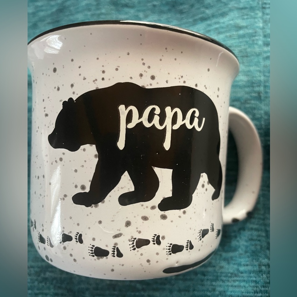 Coffee mugs! Mama and Papa.. holds 6 ounces plus of coffee! PreOwned set of 2! - Picture 3 of 8